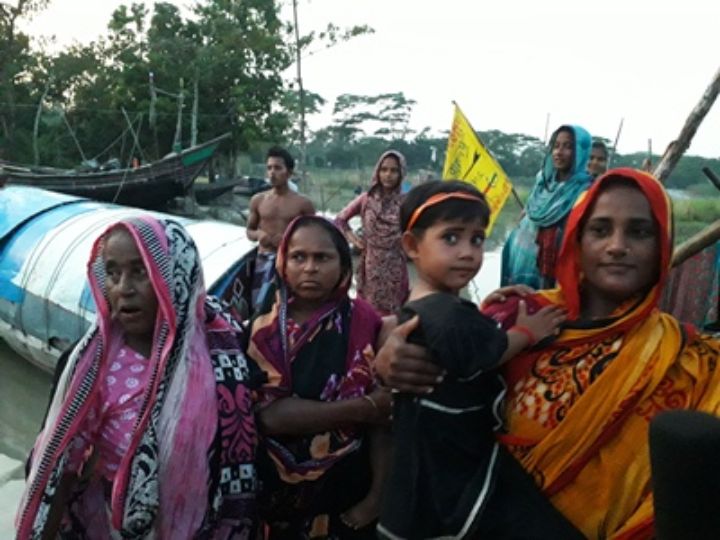 ভোলায় প্রথম সরকারি সুবিধা পেয়ে খুশি ভাসমান বেদে জেলেরা