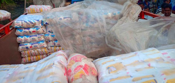 লবণের দাম বৃদ্ধির গুজব : ভোলায় ট্রাক বোঝাই লবণ জব্দ, জরিমানা