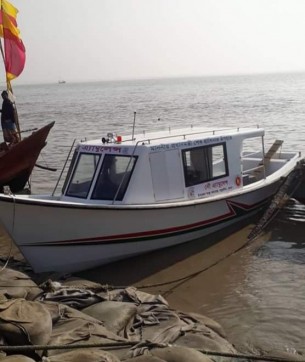 তজুমদ্দিনের বিচ্ছিন্ন চরবাসী পেলো প্রধানমন্ত্রীর উপহার নৌ-অ্যাম্বুলেন্স