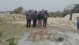মনপুরায় ৫০ হাজার মিটার কারেন্ট জাল ও জাটকা ইলিশ জব্দ