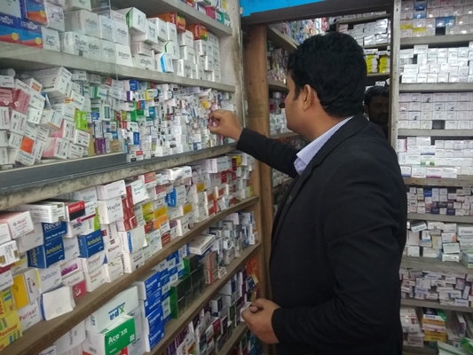 দৌলতখানে মেয়াদ উত্তীর্ণ ঔষধ  রাখায় দুই ফার্মেসীকে জরিমানা