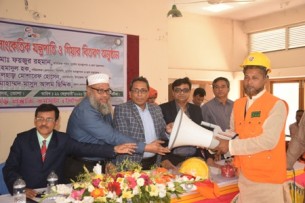 ভোলায় সিপিপির স্বেচ্ছাসেবকদের মধ্যে সাংকেতিক যন্ত্রপাতি বিতরণ