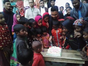 ভোলায় সুবিধা বঞ্চিত শিশুদের মুখে হাসি ফুটলো