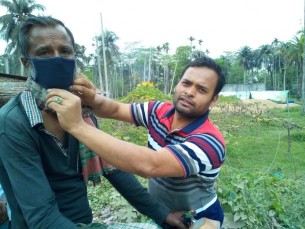 ভোলায় করোনা ভাইরাস প্রতিরোধে মাস্ক বিতরণ