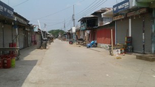 করোনা প্রতিরোধে ভোলায় ঔষধ মুদি ও কাঁচামাল ছাড়া সব দোকান বন্ধ