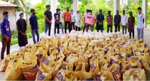 ভোলার ইলিশায় দেরশতাধিক পরিবারের মাঝে ইফতার সামগ্রী বিতরণ