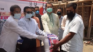 ভোলায় পত্রিকার হকারদের পাশে যুগান্তর স্বজন সমাবেশ