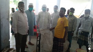 মনপুরায় ১৭ শত জেলেদের মাঝে ভিজিএফ চাউল বিতরন