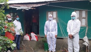 মনপুরায় লকডাউনকৃত ৪১ বাড়িতে প্রধানমন্ত্রীর উপহার