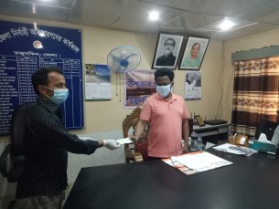 তজুমদ্দিনে প্রশাসনের ত্রাণ তহবিলে অনুদান দিলো পল্লীসেবা সংস্থা