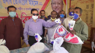 ভোলায় তোফায়েল আহমেদের সহযোগীতায় হতদরিদ্রদের মাঝে খাদ্য সামগ্রী বিতরণ