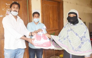 ভোলায় ইয়ূথ পাওয়ার ইন বাংলাদেশের পক্ষ থেকে হতদরিদ্রদের মাঝে খাদ্য সামগ্রী বিতরণ