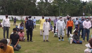 তজুমদ্দিনে অর্ধশত নরসুন্দরকে এমপি শাওনের ত্রাণ বিতরণ