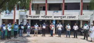 মনপুরায় সাংবাদিকসহ জনপ্রতিনিধিদের পিপিই দিলেন উপজেলা প্রশাসন