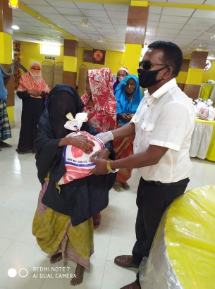 ভোলায় চিলির পক্ষ থেকে অসহায়  পরিবারের মাঝে খাদ্যসামগ্রী বিতরণ