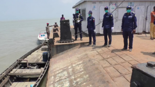 নিষেধাজ্ঞা অমান্য করায় ভোলায় যাত্রীবাহী ট্রলার আটক