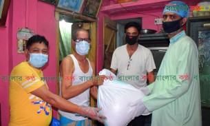 ভোলায় পৌর ৬নং ওয়ার্ডে তোফায়েল আহমেদের খাদ্য সামগ্রী বিতরণ