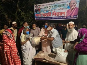 ভোলা পৌর ৪ নং ওয়ার্ডে তোফায়েল আহমেদের পক্ষে খাদ্য সামগ্রী বিতরণ