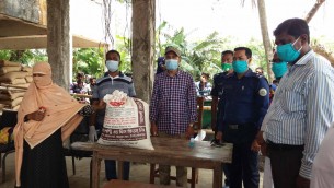 মনপুরায় ১৬ শত দুঃস্থ পরিবারের মাঝে ভিজিএফ চাল বিতরণ