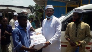 ভোলায় বাংলাদেশ জমিয়াতুল মোদাররেছীনের খাদ্য সামগ্রী ও নগদ অর্থ বিতরণ