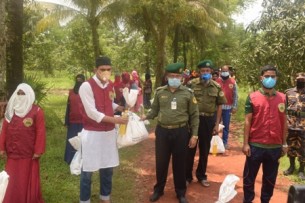 ভোলায়  আনসার ও গ্রাম প্রতিরক্ষা বাহিনীদের মাঝে খাদ্যসামগ্রী বিতরণ