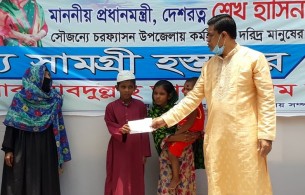 চরফ্যাসনে ঘুর্ণিঝড়ে নিহত দুই পরিবারের মাঝে নগদ অর্থ সহায়তা প্রদাণ