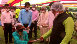 সরকারের ১২’শ ভাতা ভোগীর প্রাপ্ত অর্থ এলাকায় পৌছে দিলেন এমপি শাওন