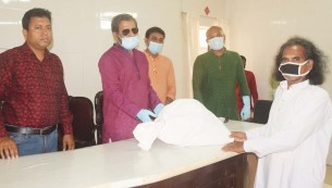 ভোলায়  সাংস্কৃতিক  কর্মীদের মাঝে জেলা পরিষদের খাদ্য সহায়তা প্রদান