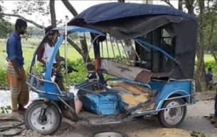 ভোলায় ট্রলির ধাক্কায় অটোরিকসা যাত্রী মৃত্যু: আহত তিন