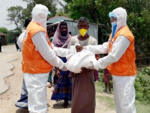 তজুমদ্দিনে কর্মহীনদের মাঝে কোষ্টগার্ডের ত্রাণ বিতরণ