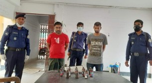 ভোলায় ১৩ বোতল ফেন্সিডিলসহ দুই মাদক ব্যবসায়ী আটক
