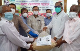তোফায়েল আহমেদের  পক্ষ থেকে ভোলায় পৌরবাসীর মাঝে ইফতার সামগ্রী বিতরণ