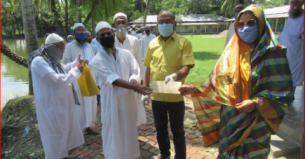 মনপুরায় ঈমাম-মুয়াজ্জিনদের মাঝে অনুদান বিতরণ