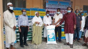 তজুমদ্দিনে সিআইজি চাষীদের মাঝে উপকরণ সামগ্রী বিতরণ