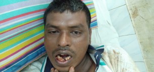 লালমোহনে বিকাশ ব্যবসায়ীর উপর বর্বর নির্যাতন