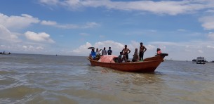ইলিশার মেঘনায় নিমজ্জিত পিকআপ গাড়ির সন্ধান পায়নি ডুবুরি টিম