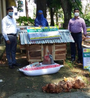 ভোলায় ছাগল মুরগী ও গাভী পালনকারী সুফলভোগীদের মাঝে উপকরণ বিতরণ
