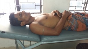 মনপুরায় প্রতিবাদ করায় এক ব্যবসায়ীকে পিটিয়ে জখম