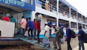 ভোলায় যাত্রী ও লঞ্চ কর্তৃপক্ষকে সামাল দিতে হিমশিম খাচ্ছে প্রশাসন
