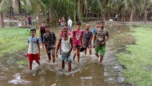 ভোলায় খালে বাঁধ দিয়ে মাছচাষ, জলাবদ্ধতায় অনাবাদি ৫ হাজার একর জমি