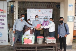 ভোলায় করোনা প্রতিরোধে সুরক্ষা সামগ্রী বিতরণ