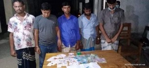 ভোলায় পুলিশি অভিযানে ৫ জুয়ারি আটক