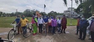 মনপুরায় গ্রাম পুলিশদের মাঝে  বাই-সাইকেল বিতরণ
