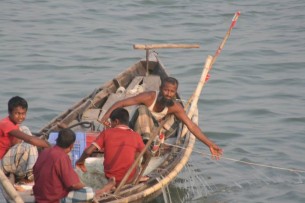 ভোলার মেঘনা-তেঁতুলিয়া নদীতে মিলছে না কাঙ্খিত ইলিশ