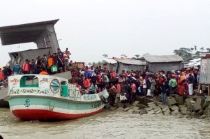 ভোলার ইলিশা ঘাটে বিধস্ত পন্টুনের ঝুঁকিপূর্ন ব্যবহার: দুই দিনে আহত-২০