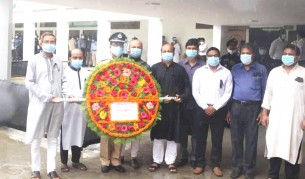 ভোলায় বঙ্গবন্ধুর প্রতিকৃতিতে ২৪তম বিসিএস ফোরামের শ্রদ্ধাঞ্জলী