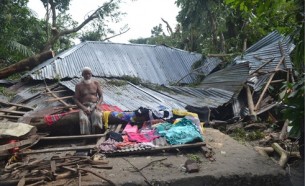 চরফ্যাসনে টর্ণেডোর আঘাতে শতাধিক ঘর বাড়ি লন্ডভন্ড
