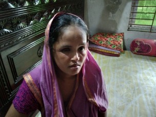 দৌলতখানে পাষন্ড ছেলের দায়ের  কোপে মায়ের এক চোখ অন্ধ