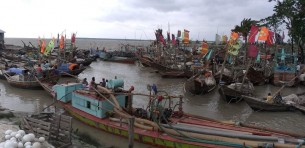 তজুমদ্দিনের মেঘনায়  ১২ জেলে ট্রলারে ডাকাতি