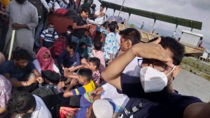 মনপুরাগামী ৩ শতাধিক যাত্রীকে মাঝ পথে  নামিয়ে দিলো তাসরিফ ও ফারহান লঞ্চ